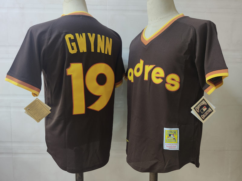 Mens San Diego Padres #19 Tony Gwynn 1982 Brown Pullover Cooperstown Mitchell&Ness Throwback Jersey