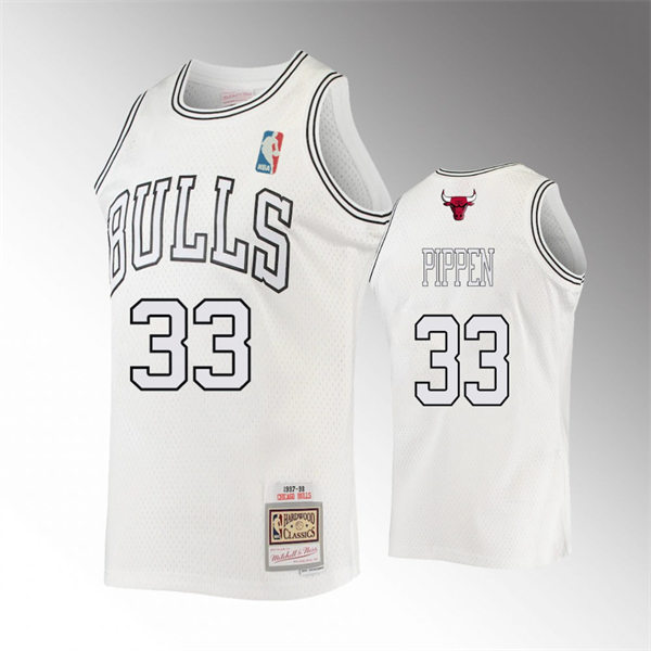 Mens Chicago Bulls #33 Scottie Pippen Mitchell & Ness 1997-98 White Out Hardwood Classics Jersey