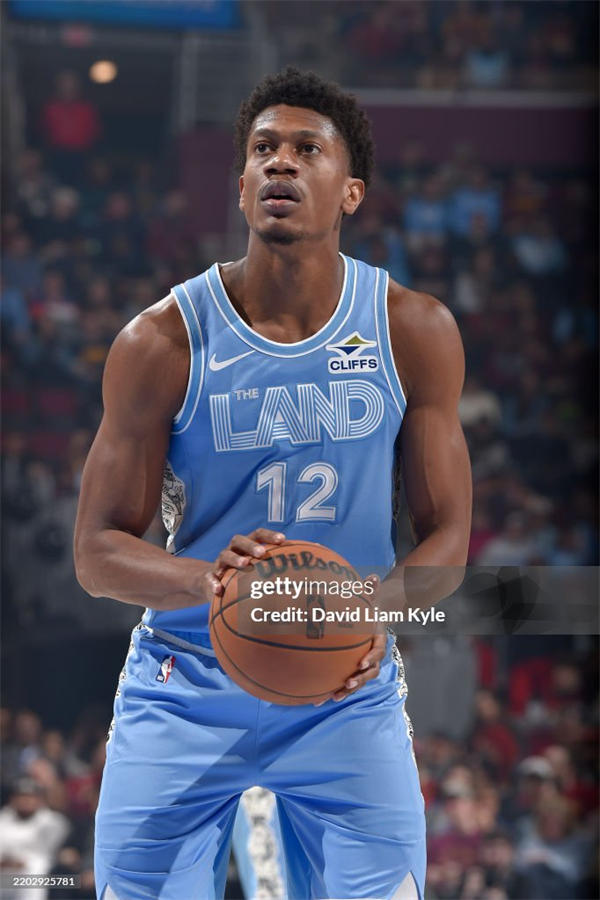 Mens Cleveland Cavaliers #12 De'Andre Hunter Nike Light Blue 2024-25 City Edition Swingman Jersey